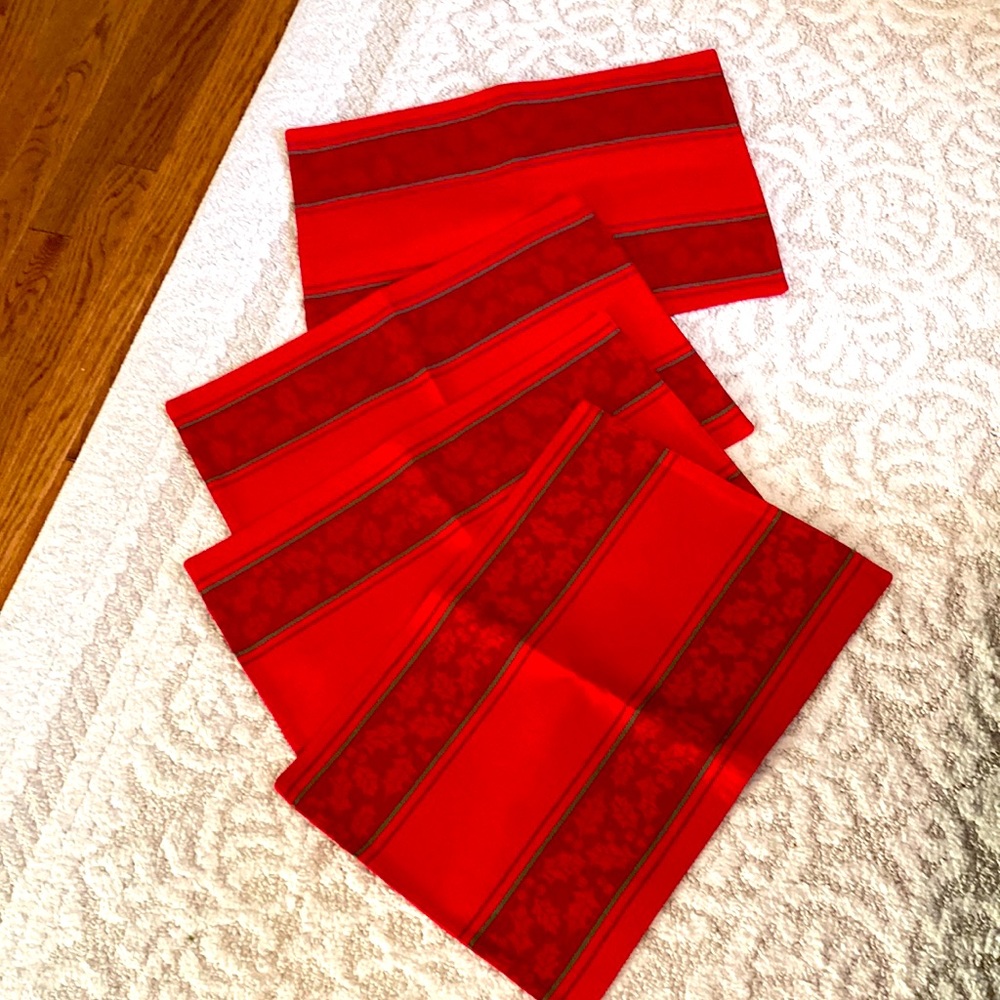 NWT 13 inches x 19 inches 💯 % cotton Holly Stripe tango red placemats